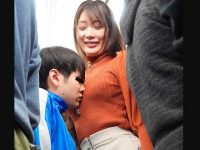 目の前におっぱい！満員電車で高身長女に顔を押し付ける